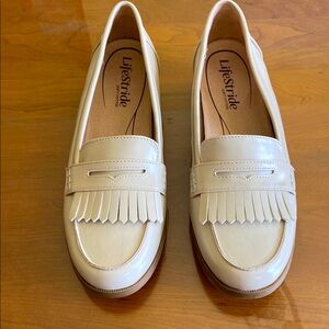 Life Stride Women's Cream Santana Loafer. Brand new!